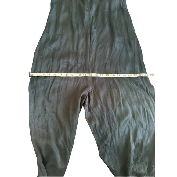 VICTORIA’S SECRET Wide Leg Floral Jacquard Deep V Cross Back Jumpsuit Black Sz S - Picture 8 of 12